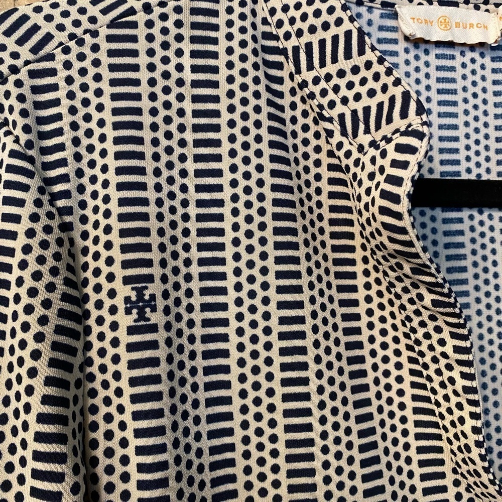 Tory Burch Women’s Black White Blouse Print Collar Poly Lightweight EUC size M - Picture 5 of 15